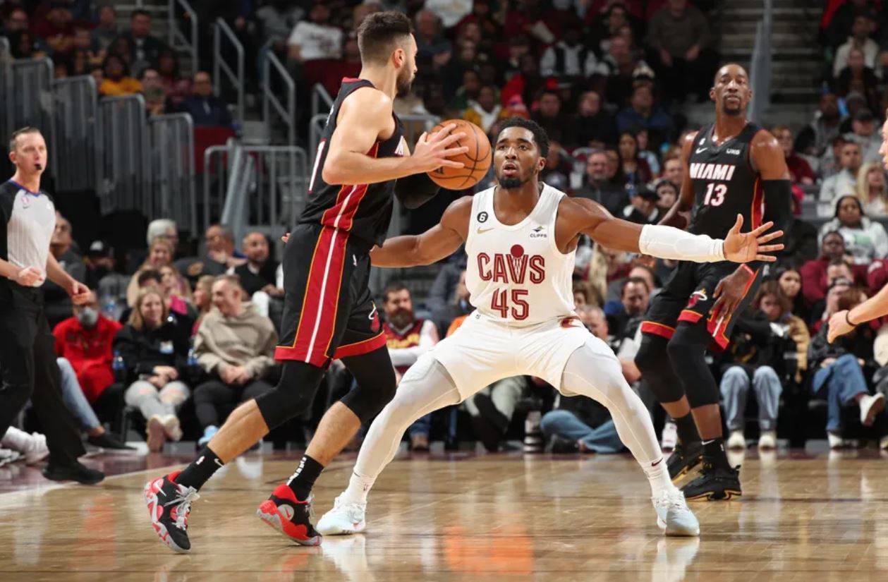 鲁能足校作 鲁能足校作