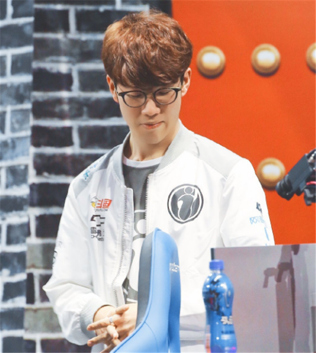 女主更性感 女主更性感